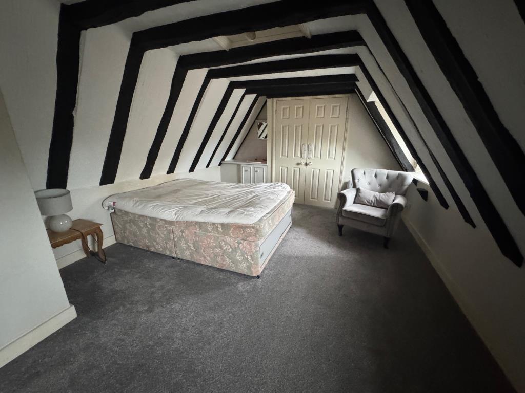 Lot: 109 - THREE-BEDROOM COTTAGE FOR IMPROVEMENT - Bedroom 1